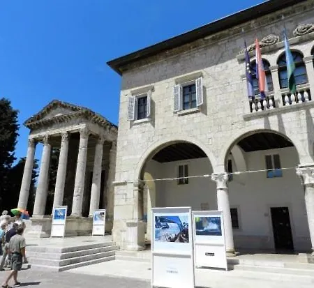 Апартаменты Kris Пула