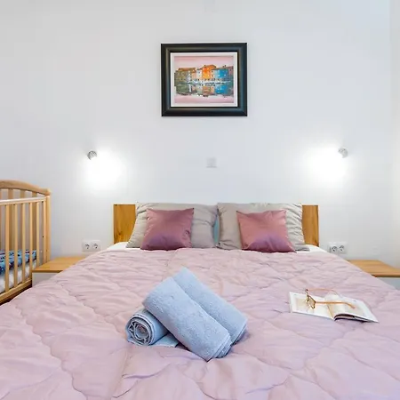 Kris Apartment *